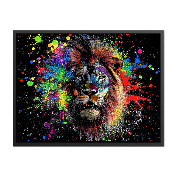 Lion Pop Art : Un lion avec une crinière arc-en-ciel, peint dans le style des éclaboussures de néon. Le fond est...