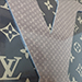 Vuitton Logo I : vue de coté